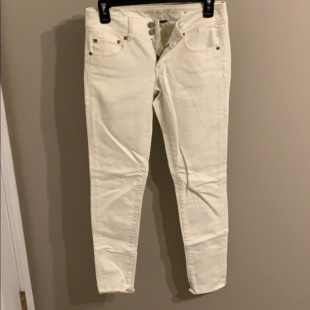 white american eagle jeans.